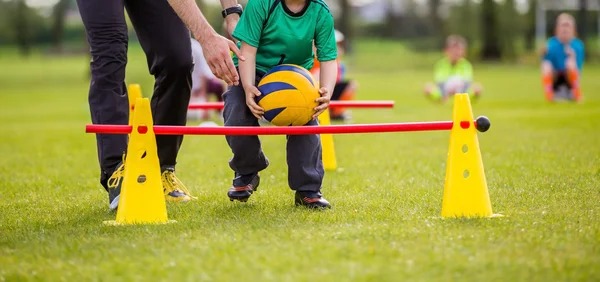 乒乓球混团世界杯：中国队四战全胜 领跑积分榜